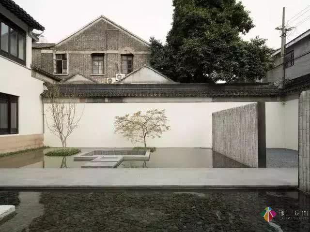 中式庭院式別墅有山有水有詩(shī)意，住進(jìn)如詩(shī)如畫(huà)的庭院別墅