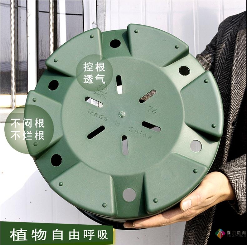 花了4年時間搭建了13㎡的屋頂露臺花園，每個角落都美如畫